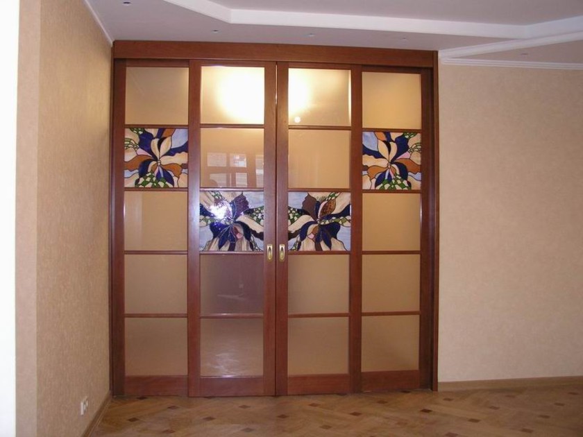 Перегородка с цветными стеклянными вставками Минусинск