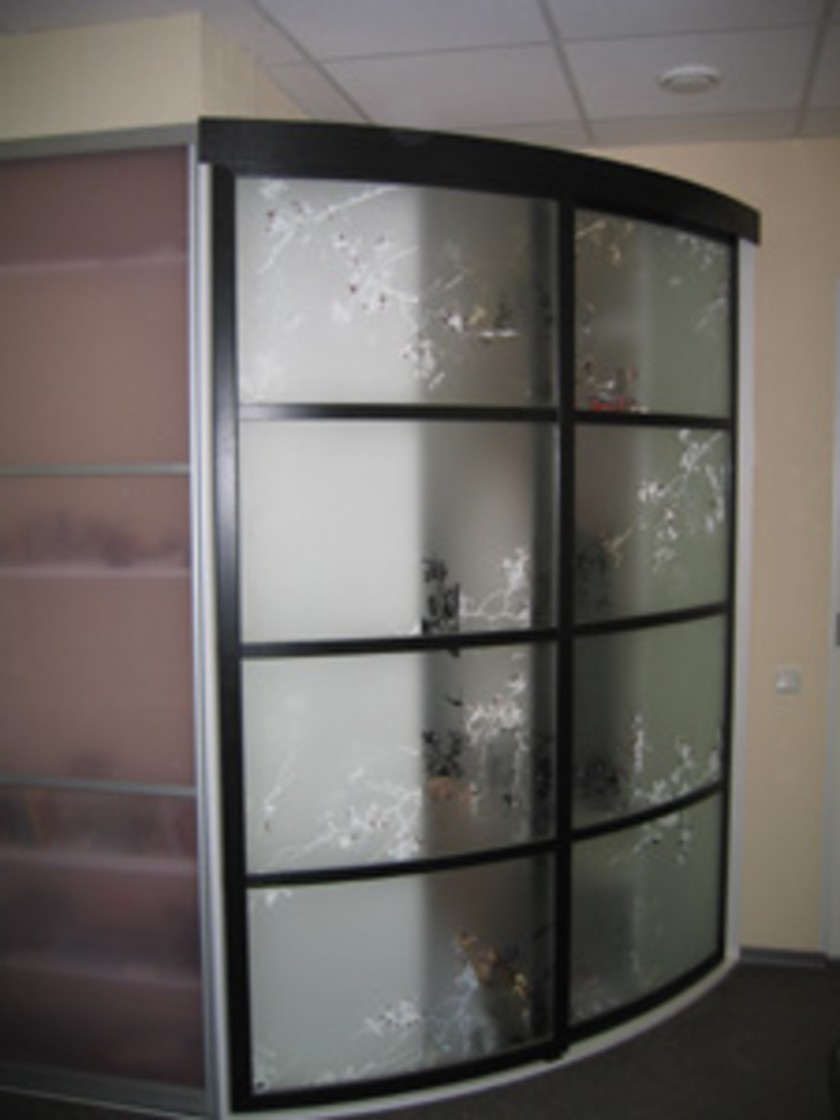 Шкаф купе радиусный с рисунком на стекле Минусинск