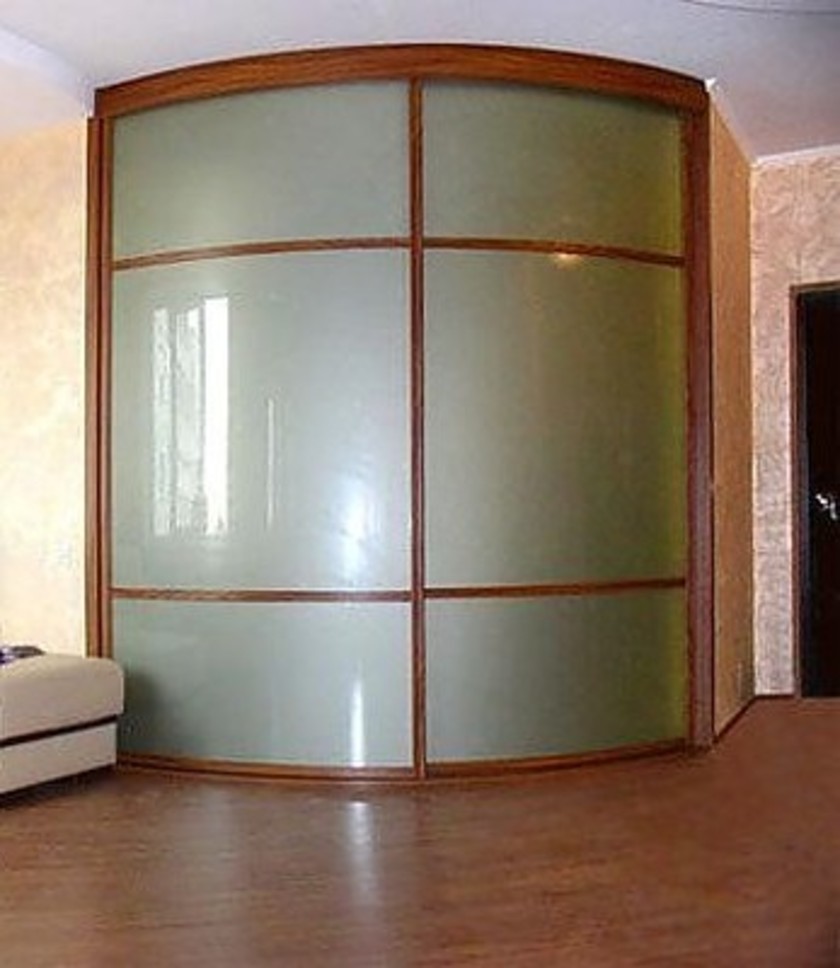Встроенный шкаф купе радиусный в классическом стиле Минусинск